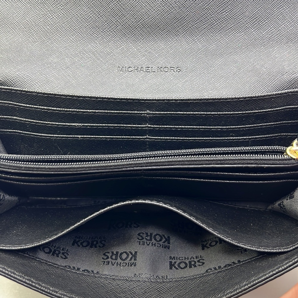 MIICHAEL KORS Black Fulton Flap Leather Wallet With Gold Colored LOGO - Picture 5 of 6